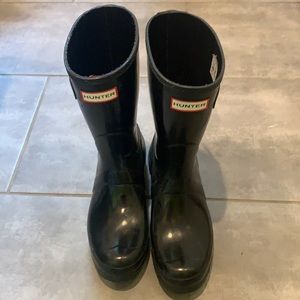 size 8 black shiny hunter boots